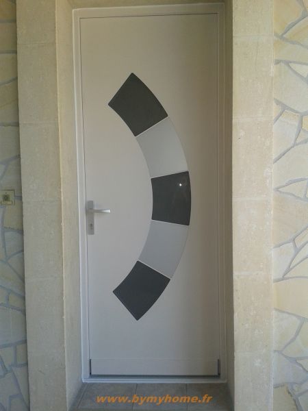 Installation d'une porte d'entrée Nova Line à ouvrant caché, à Eygalières